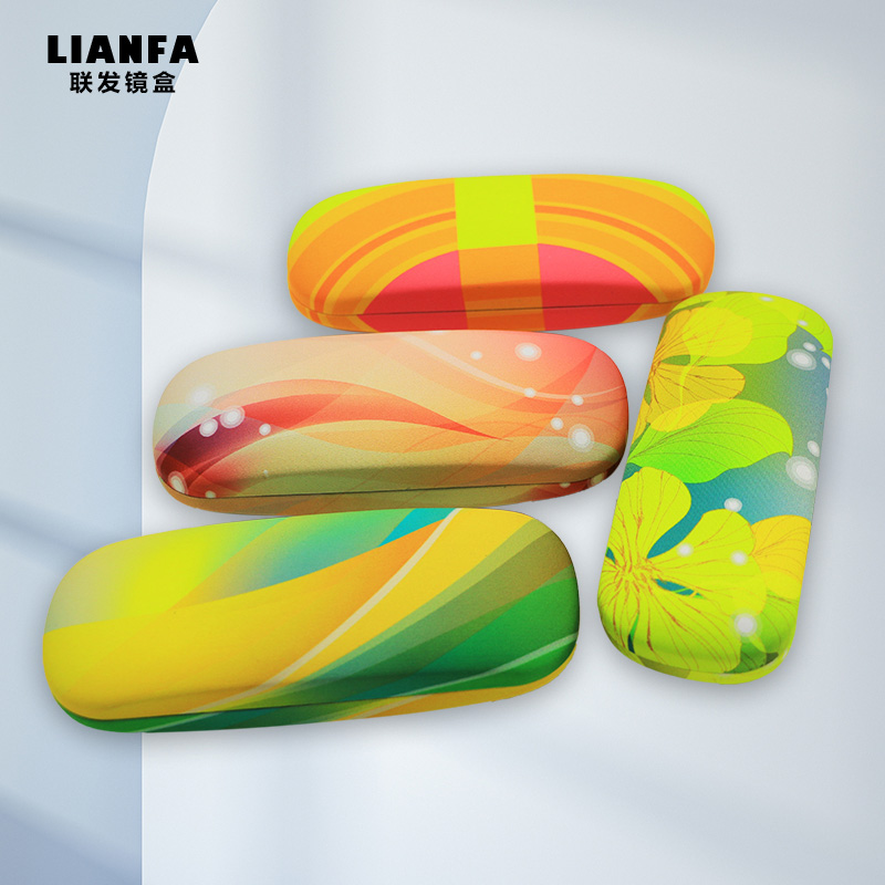 Customize a stylish mirror box with any pattern