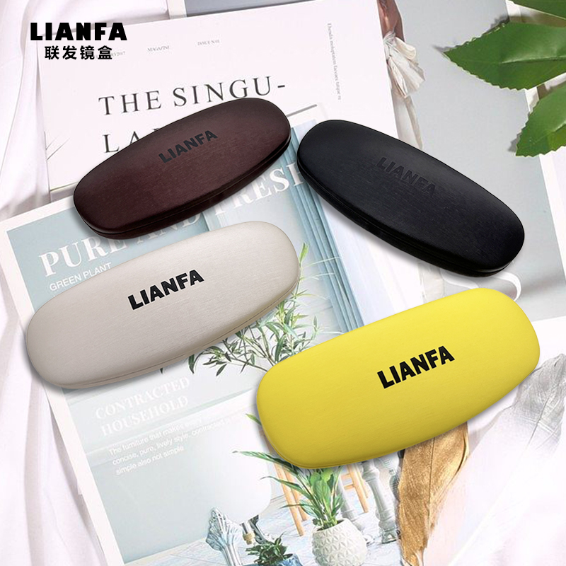 Fashionable cloth - textured glasses case