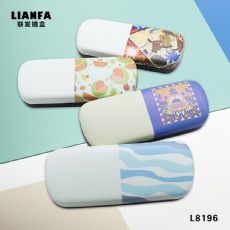 Eyeglass case with two-tone pattern