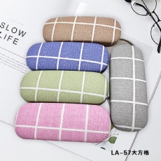 Simple and elegant checked glasses case Simple and elegant checked glasses case