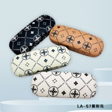 Eyeglass case with diamond pattern Eyeglass case with diamond pattern