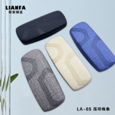Eyeglass case with simple embossed lines Eyeglass case with simple embossed lines