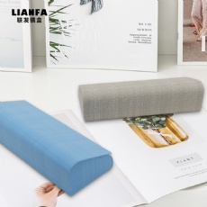 Elegant and simple fine - textured, portable glasses case