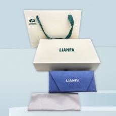 The glasses case set can be customized.