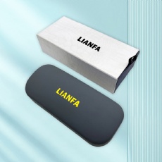The glasses case set can be customized.