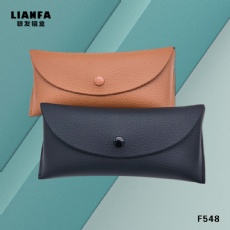 Soft - pack snap - closure glasses case